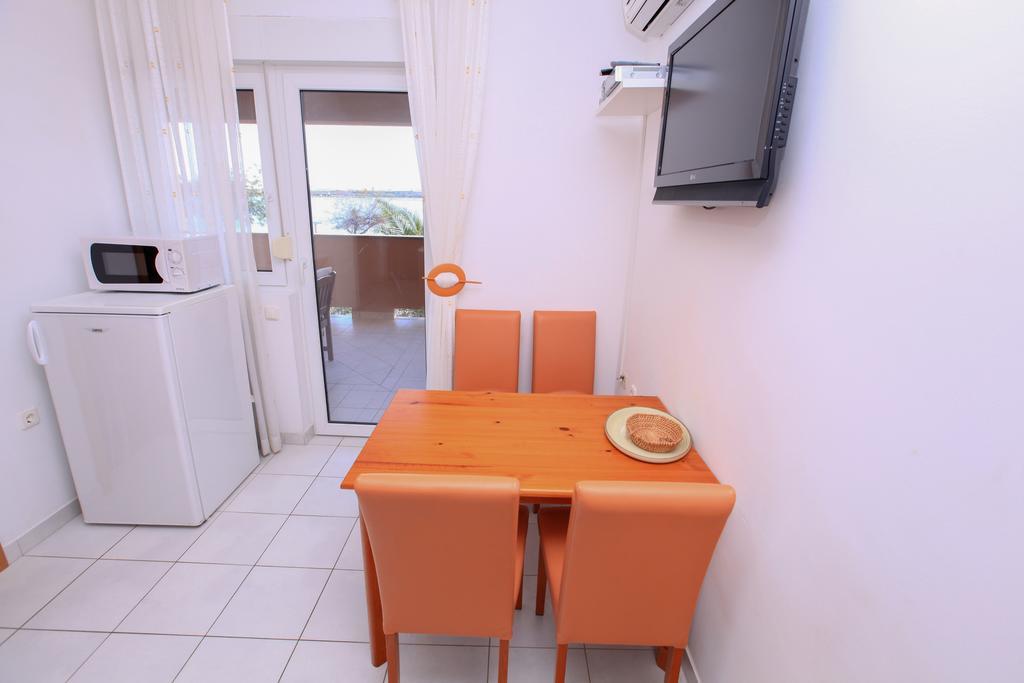 Apartments Miroslav Povljana Zewnętrze zdjęcie