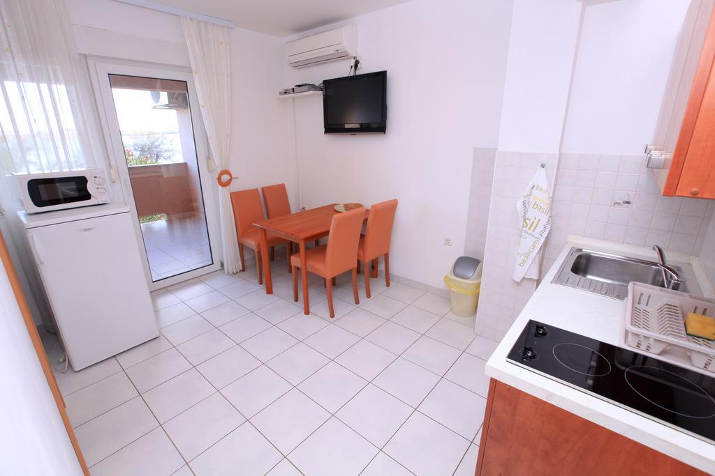 Apartments Miroslav Povljana Zewnętrze zdjęcie